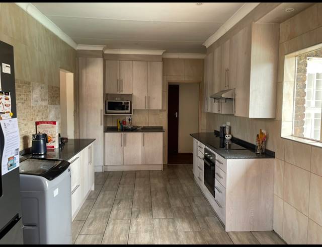 5 BEDROOM HOUSE FOR SALE IN VANDERBIJLPARK SE 2